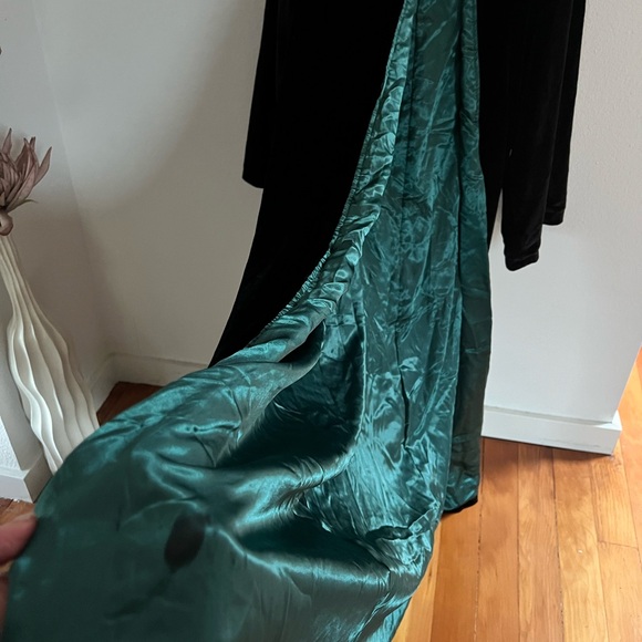 Official Wizarding World Harry Potter Slytherin Robe - Picture 7 of 7